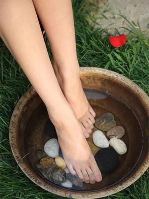 泡脚该放哪些中药?如何最能驱寒保暖