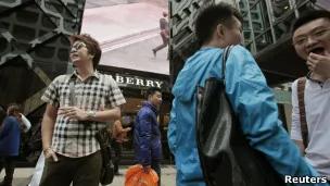 中国大陆旅客在尖沙咀购物(18/1/2013)