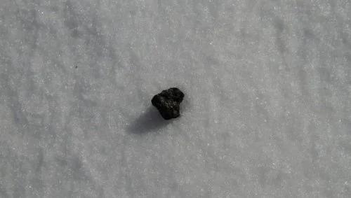 俄发现陨石碎片科学家确认为仅为普通球类陨星(组图)