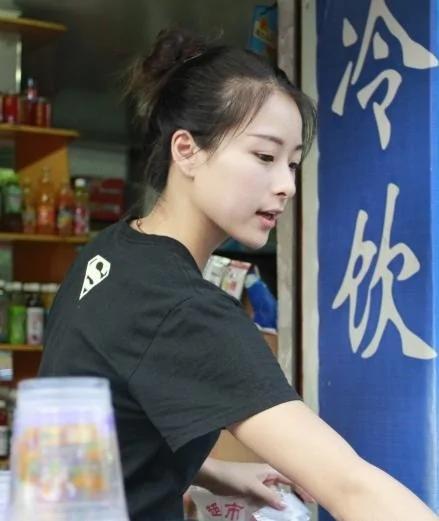 水晶糕女孩清纯靓丽爆红网络美艳生活照曝光(多图)