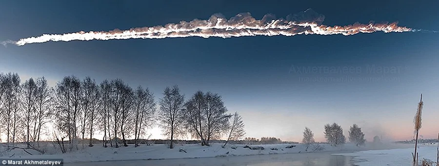俄摄影师拍陨石雨划过天际绝美照片(组图)