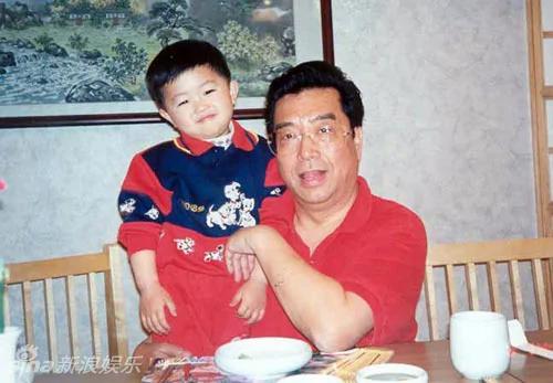 网曝李双江之子李天一涉嫌轮奸被刑事拘留旧照曝光(组图)