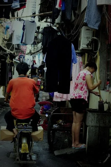 實拍最真實的上海市井生活：破敗景象仿佛穿梭回30年代