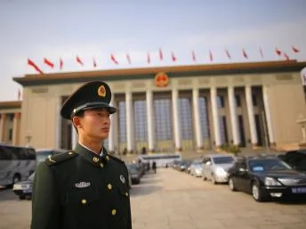 北京人民大會堂前的警衛