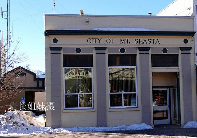 探秘美国神山仙镇 意外发现市政府门脸有点囧