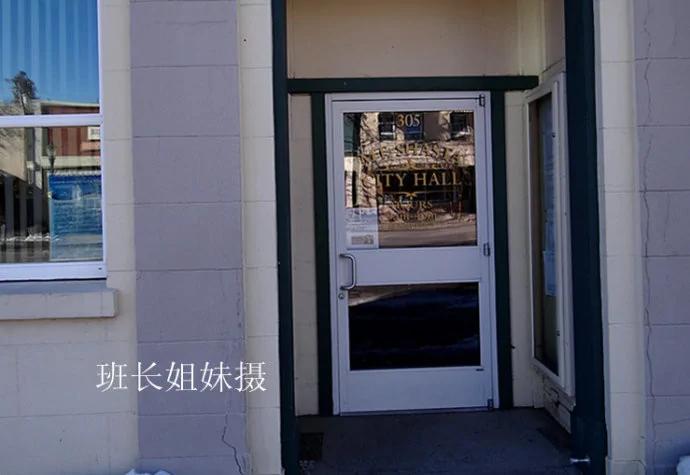 探秘美国神山仙镇 意外发现市政府门脸有点囧