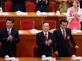 中共總書記習近平（左）總理溫家寶（中）和即將接任總理的李克強（右）在人大開幕式上2013年3月5日北京