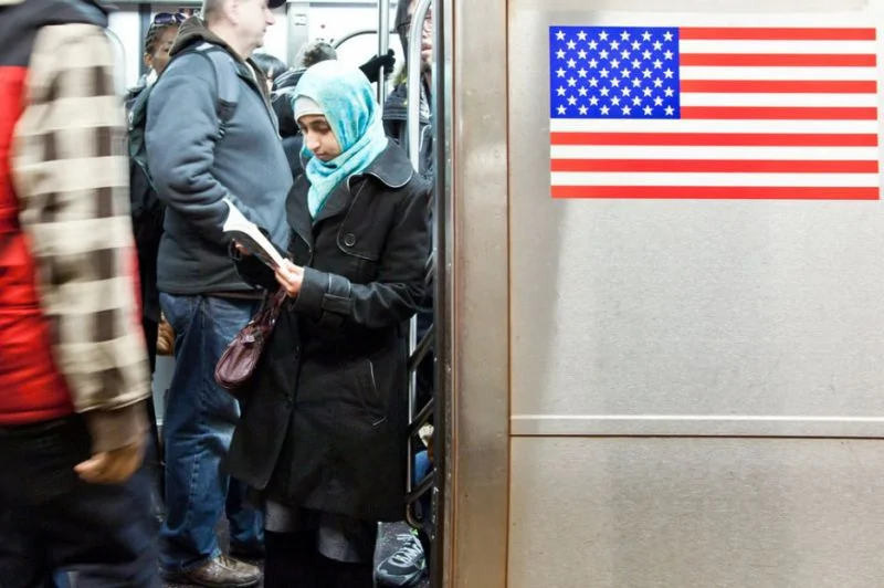 看美國人坐地鐵時幹啥國人羞愧