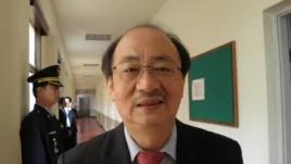 民进党立院党团总召集人柯建铭3月13日回答美国之音问题(美国之音申华拍摄)