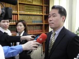 外交部发言人何震寰(美国之音申华拍摄)
