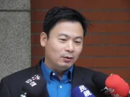国民党籍立委吴育仁3月15日在立法院(美国之音申华拍摄)