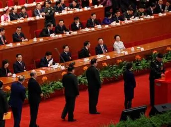 代表投票人在北京人民大会堂举行第四次全体会议2013年3月14日