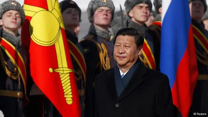 Chinese President Xi Jinping inspects the honour guard during a welcoming ceremony upon his arrival at Moscow's Vnukovo airport March22,2013. REUTERS/Maxim Shemetov(RUSSIA- Tags: POLITICS)