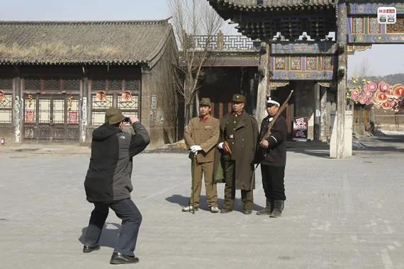 令人哭笑不得的中国式合影