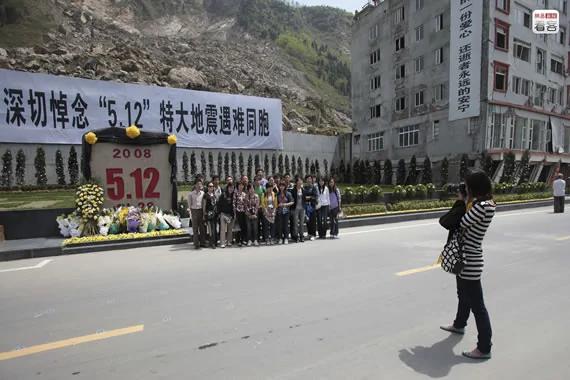 令人哭笑不得的中国式合影