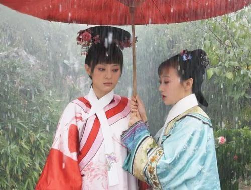 解读《甄嬛传》中 清代宫廷服饰