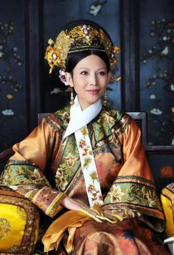解读《甄嬛传》中 清代宫廷服饰