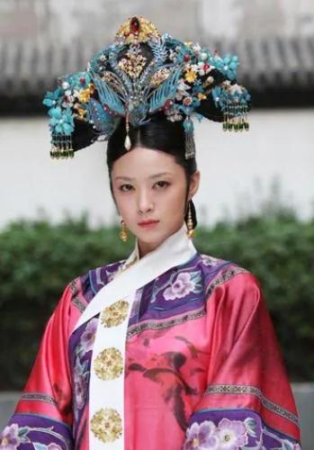 解读《甄嬛传》中 清代宫廷服饰