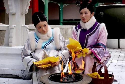 解读《甄嬛传》中 清代宫廷服饰