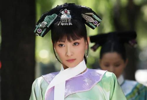 解读《甄嬛传》中 清代宫廷服饰