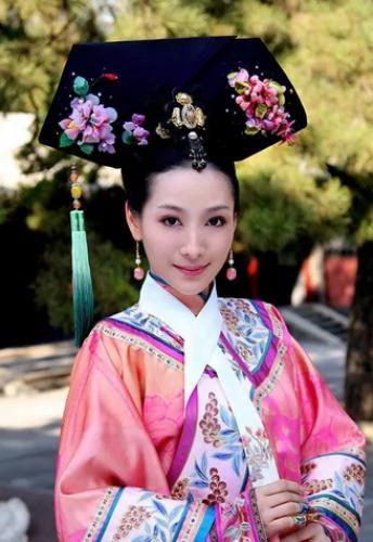 解读《甄嬛传》中 清代宫廷服饰