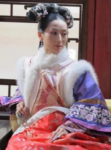 解读《甄嬛传》中 清代宫廷服饰