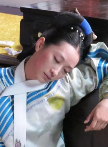 解读《甄嬛传》中 清代宫廷服饰