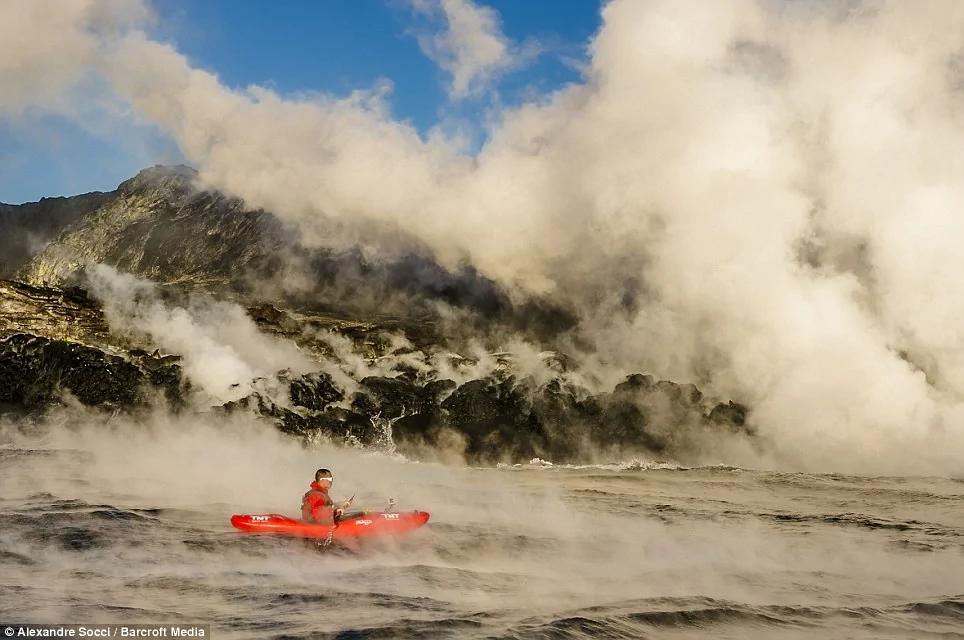 惊心动魄!巴西勇士乘皮划艇探险喷发火山
