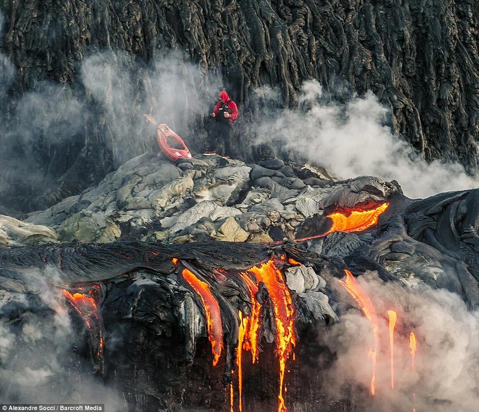 惊心动魄!巴西勇士乘皮划艇探险喷发火山