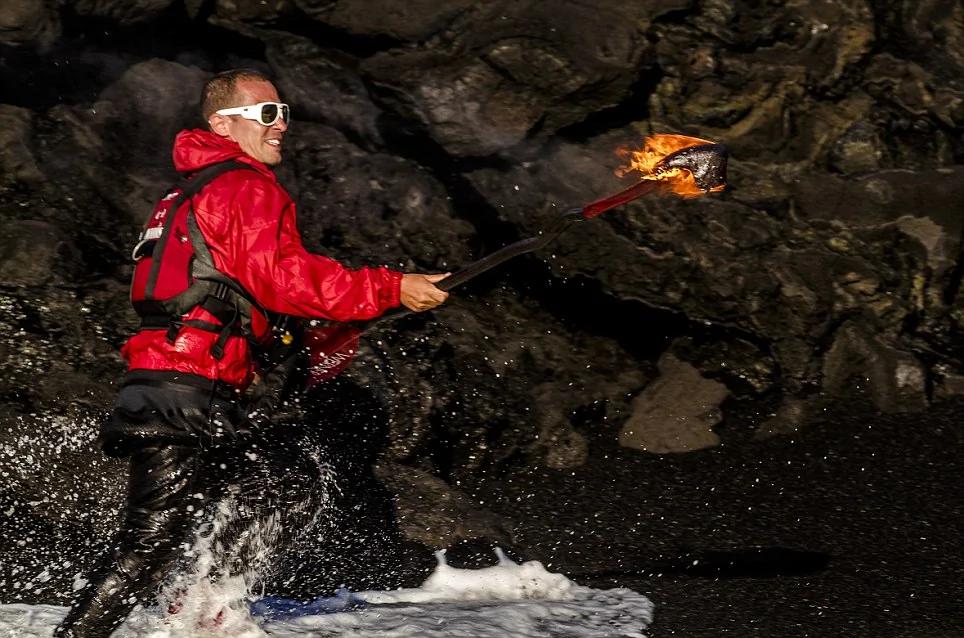 惊心动魄!巴西勇士乘皮划艇探险喷发火山