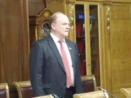 俄共領袖久加諾夫在等待會晤中共領導人習近平。習近平3月23日訪問俄羅斯國家杜馬時,久加諾夫是俄方代表團成員。(美國之音白樺拍攝)