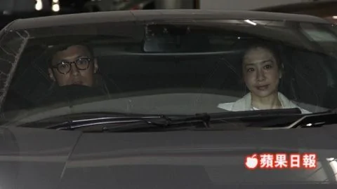 余文乐超级跑车接送吴雨霏首次公开女友身份(组图)
