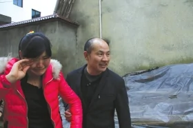 3月27日，安徽省黃山市歙縣，張高平與女兒見面。圖/CFP