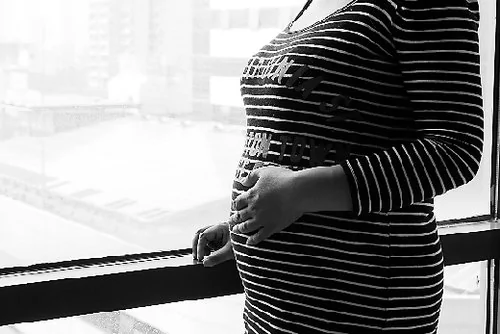 浙江：80後未婚女子幫人代孕懷孕8個月對方反悔(圖)