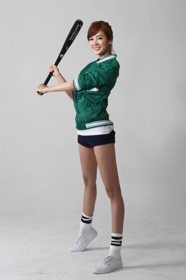 韩国“棒球女神”性感贴身迷你裙主持引网友热议(多图)