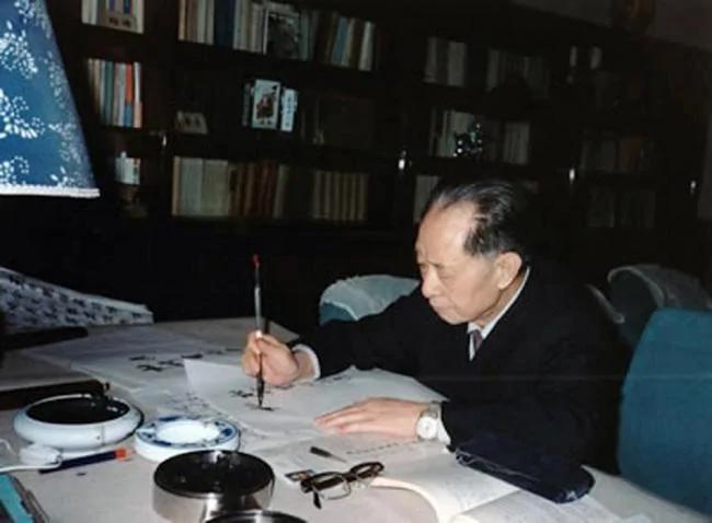 89年胡耀邦追悼会:邓小平李鹏赵紫阳出席