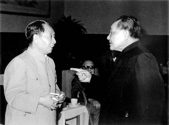 89年胡耀邦追悼会:邓小平李鹏赵紫阳出席