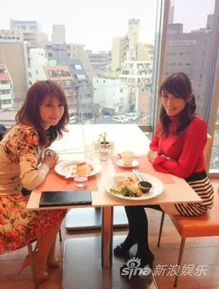 49歲山田佳子與友人