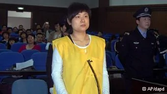 In this photo taken on Saturday April16,2009 and made available on Tuesday April19,2011, Wu Ying, head of the Bense Holding Group, stands on trial for allegedly raising over390 million yuan by promising high returns to her creditors at the intermediate people's court in Jinhua in eastern China's Zhejiang province.(Foto:AP/dapd) CHINA OUT