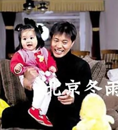 89年電影版「賈寶玉」及丈夫女兒近照曝光(組圖)