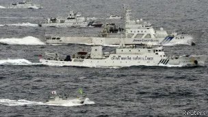 中國8艘海監船4月23日曾進入與日本存在主權爭議的釣魚島12海里巡航。