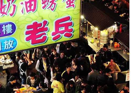 讓你吃到肚皮滾圓的台灣夜市
