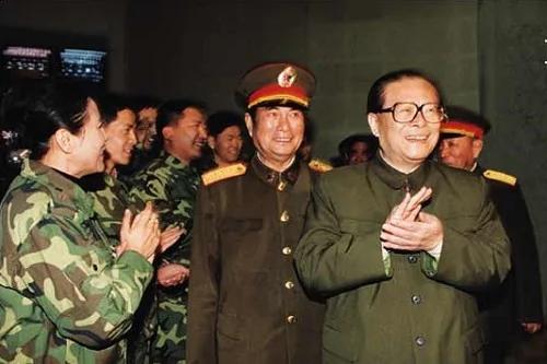 争鸣杂志:十六大江泽民搞军事政变的内幕
