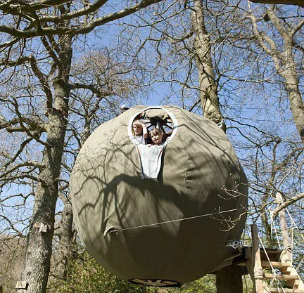 英國最新款空中野營帳篷酷似UFO：離地3米高(組圖)