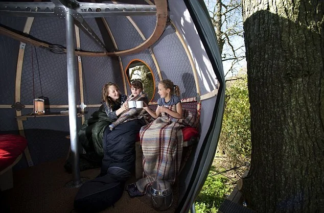 英國最新款空中野營帳篷酷似UFO：離地3米高(組圖)