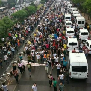 安徽同乡为袁利亚聚集北京街头（微博照片）
