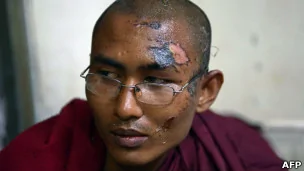 反對中緬合資銅礦的緬甸僧人