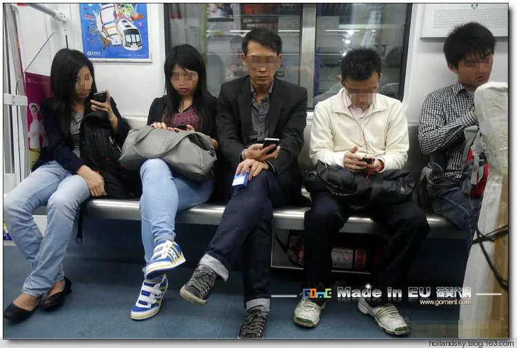 隨時隨地不分場合玩手機：沉迷在智慧型手機里的中國人(組圖)