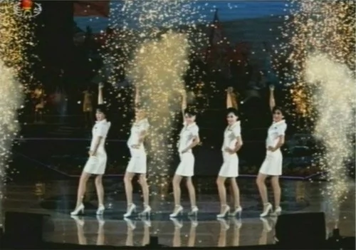 朝鲜首支女子乐队“牡丹峰”走红曾穿超短裙表演(组图)