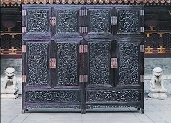 乾隆紫檀柜逾9千万成交创中国古董家具价纪录(组图)